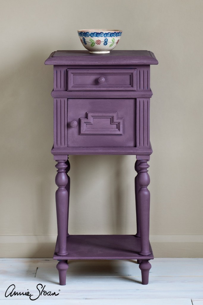 rodmell-side-table-by-annie-sloan-1